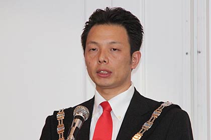 あいさつする燕三条JCの五十嵐理事長