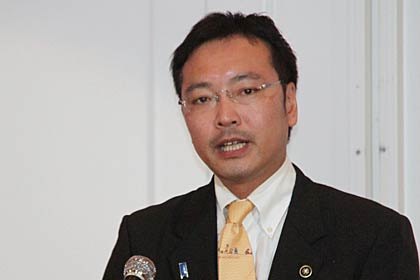 祝辞を述べる国定三条市長