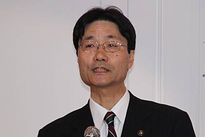 祝辞を述べる鈴木燕市長