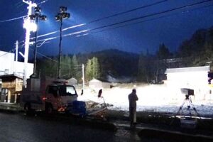 昼夜を分かたず対策工事が続く三条市牛野尾の土砂災害発生現場