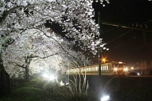 JR分水駅のライトアップ