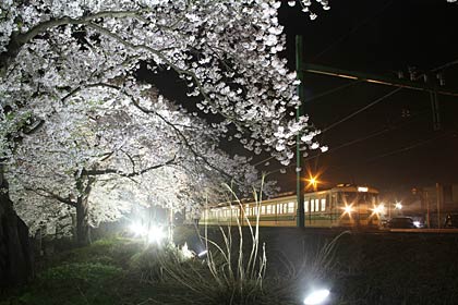 JR分水駅のライトアップ