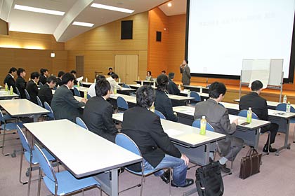 26日開かれた三条デザイン研究会の平成24年度定時総会