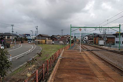 留置線があった場所に電鉄線の痕跡が