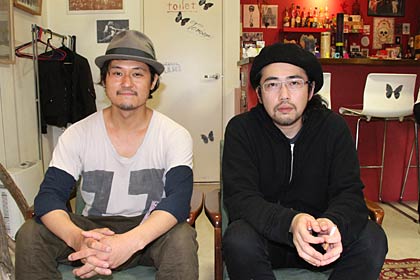 左が植物アート作家の冨田さん、右が画家の金子さん