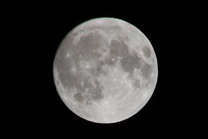 6日午前0時28分に三条市内から撮影したスーパームーン