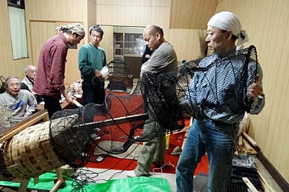三条祭り「傘鉾コンクール」の傘鉾を作る「田町かさぼこ会」