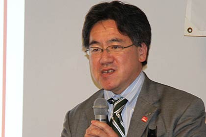 講演するびゅうトラベルサービスの高橋社長