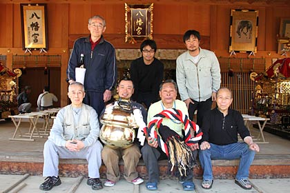 前列左から中条さん、相場さん、池田さん、白井(元)さん、後列左か羽賀さん、白井(憲)さん、丸山さん