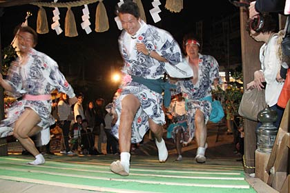 燕・戸隠神社春季例大祭で20日の舞い込み