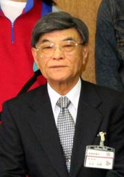 5月31日付けでの辞職願を三条市教育委員会に届け出た松永教育長（2011年3月10日撮影）