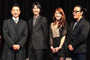 5月26日にWMC県央で『アノソラノアオ』の先行上映前に舞台あいさつを行う左から三田村邦彦さん、中山麻聖さん、相沢まきさん、ナシモトタオ監督(3月10日に燕市文化会館で行われた『アノソラノアオ』のトークショーで撮影)