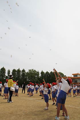 閉会式では140周年記念の風船イベント
