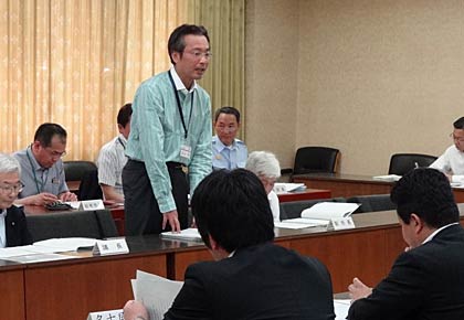 提出議案を説明する国定勇人市長
