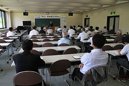 記念講演会に51人が来場