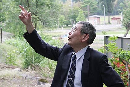  生家へ足を運んで懐かしむ達人さん
