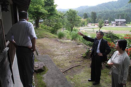  生家へ足を運んで懐かしむ達人さん