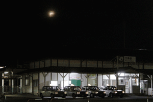 4日の三条は晴れて最高気温26.0度の夏日、夜は薄雲でかすんだが部分月食が見える