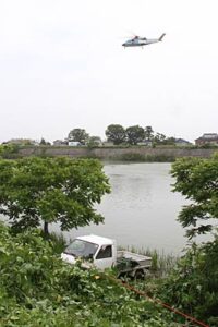 燕市内の60代男性が燕市佐渡地内の中ノ口川川岸にトラックを残して行方不明に