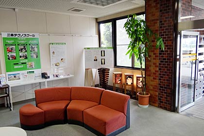 三条地域振興局のロビーで開かれているプチ企画展