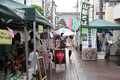 雨の三条マルシェ