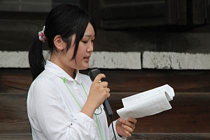 台本を手にてきぱきと司会をこなす石田さん