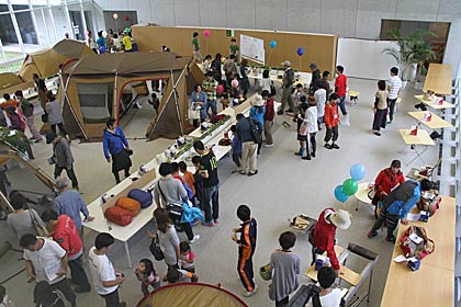 事務所がアウトレットの会場に変身