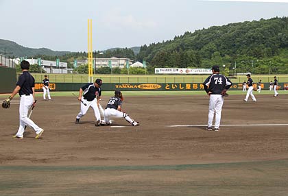 16、17日と三條機械スタジアムで行われる2012プロ野球ウエスタン・リーグ公式戦を前に15日、三条入りして同スタジアムで練習する中日ドラゴンズ
