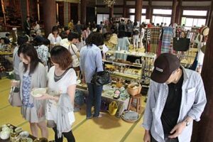 16、17日と三条別院で開かれている初めての御坊市