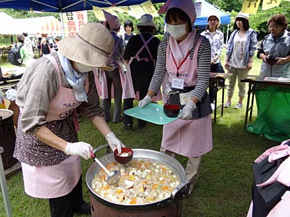 16日にしらさぎ森林公園で行われた「花菖蒲まつり」オープニングイベント