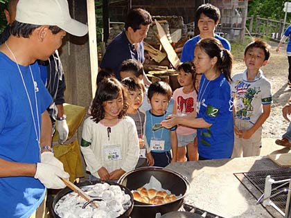 寺子屋つばさ実行委員会が初めて3年生以下の小学生を対象に開いた食育学校「はらぺこ塾」