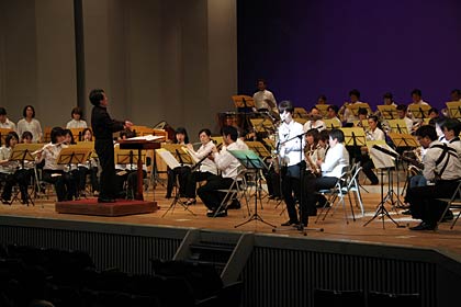17日に加茂文化会館で開かれた三条市吹奏楽団の第36回定期演奏会