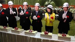 2010年11月に行われた八十里越の県境をまたぐ9号トンネルの貫通式