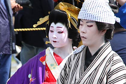 2012年4月の分水おいらん道中で上田さんは見事においらん役を務めた