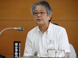 燕市議会6月定例会最終日に副市長選任の同意を得てあいさつする南波総務部長