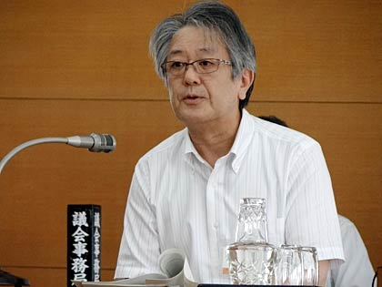 燕市議会6月定例会最終日に副市長選任の同意を得てあいさつする南波総務部長