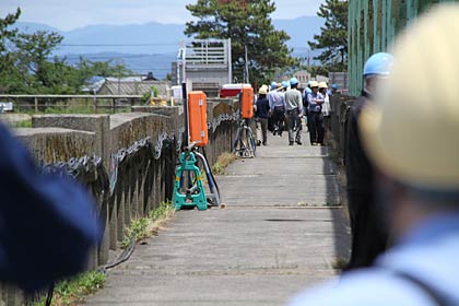  関係者以外立ち入り禁止だった旧可動堰上を歩くこともできた