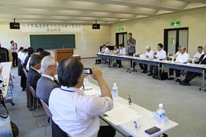 27日に三条市諸橋轍次記念館で開かれた八十里越道路暫定的活用検討懇談会の設立総会