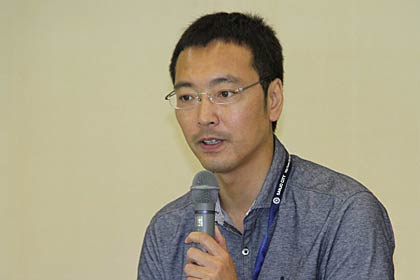 あいさつする国定三条市長