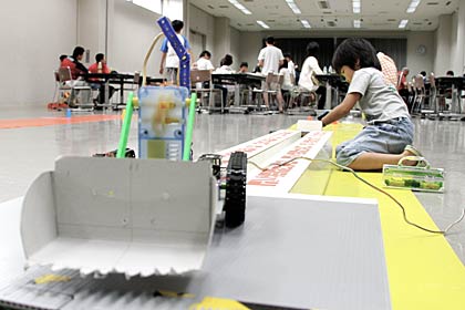 完成したロボットをさっそく試走