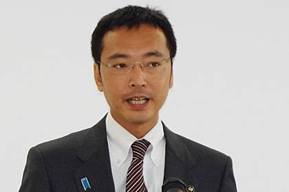  式辞を述べる国定市長