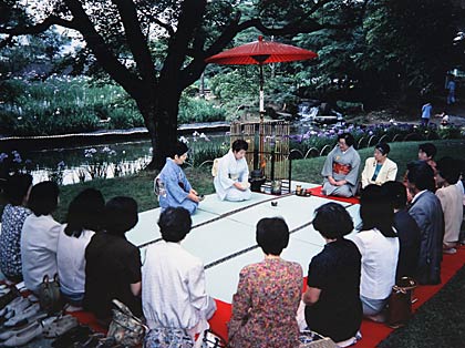  柄沢英夫さんの「茶会」
