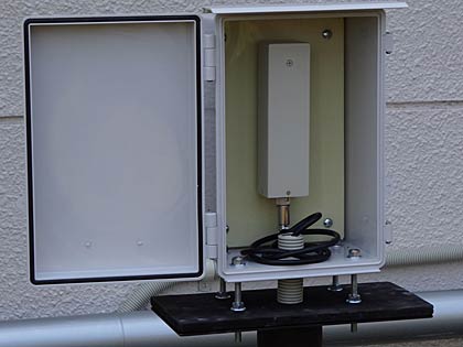 敷地内に設置した射線測定器