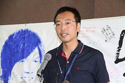  10日、定例記者会見を行う国定三条市長