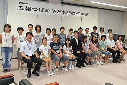  子ども記者で記念写真