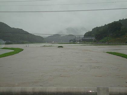 13日、豪雨に見舞われた武雄市のようす（武雄市のfacebookページより）
