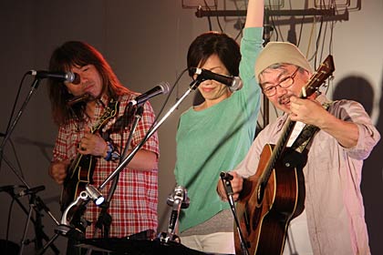 15日開かれた三条フォーク村のフォークソングコンサート