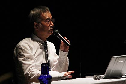 講演する黒井さん