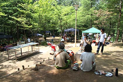  キャンプ場で酷暑の夏を思い思いに過ごす