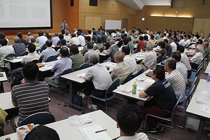 190人余りが来場して会場はぎっしり